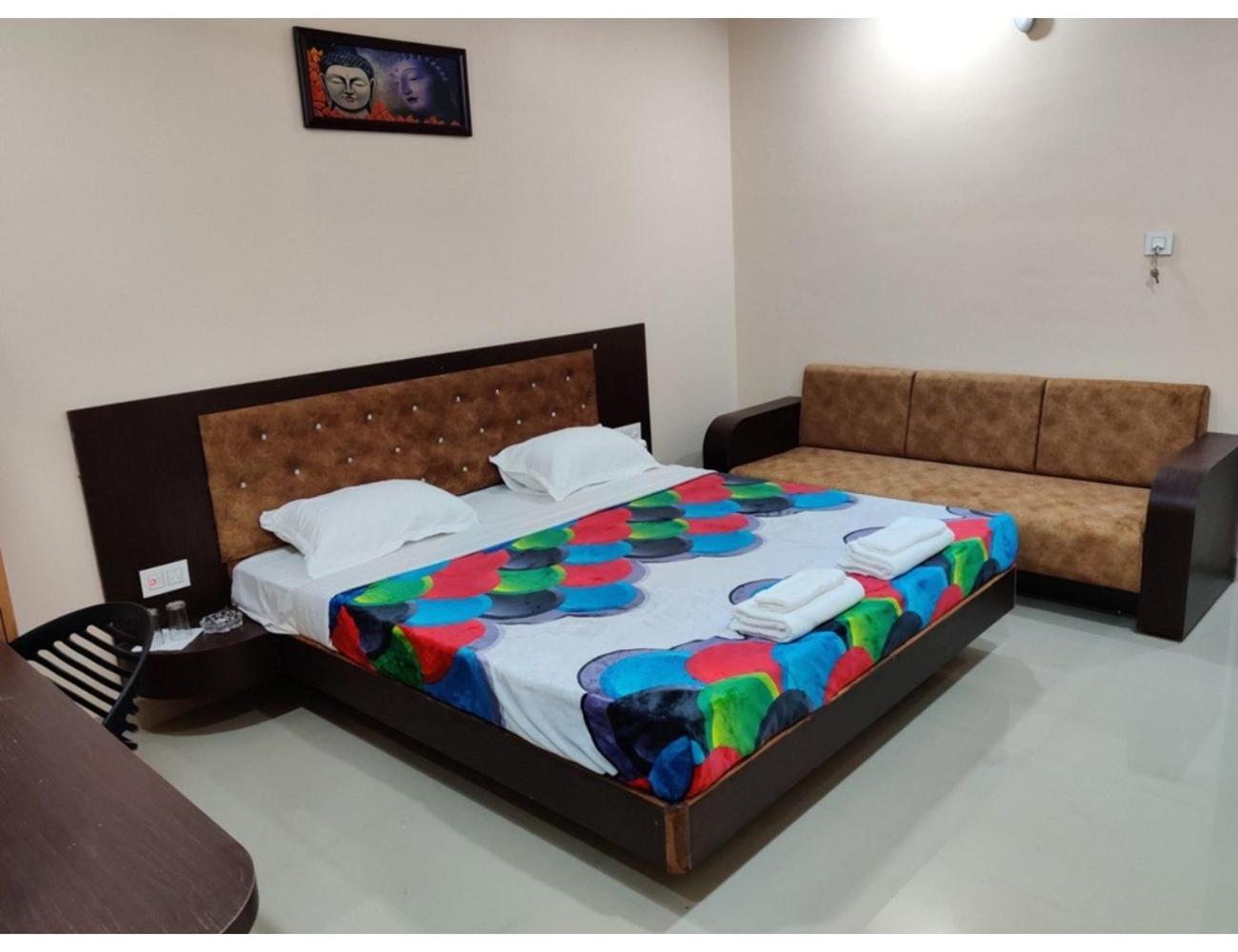 Hotel Pragati, Chanderi, Mp Buitenkant foto